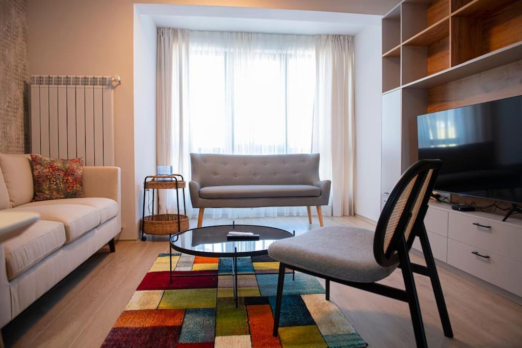 New York: A Spacious Modern With Parking Appartement *