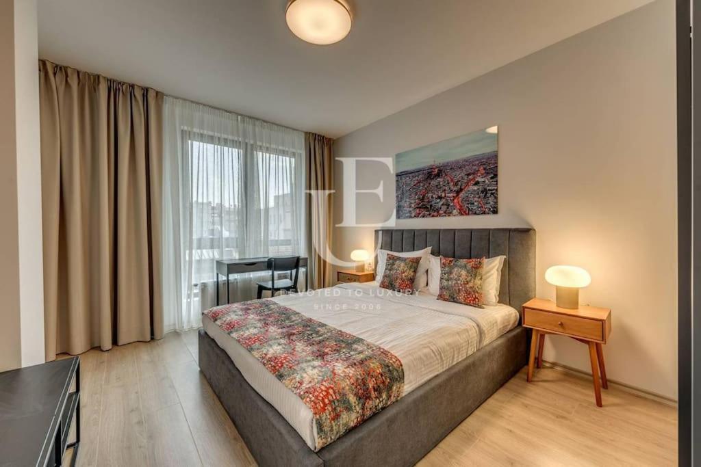 New York: A Spacious Modern With Parking Appartement Sofia