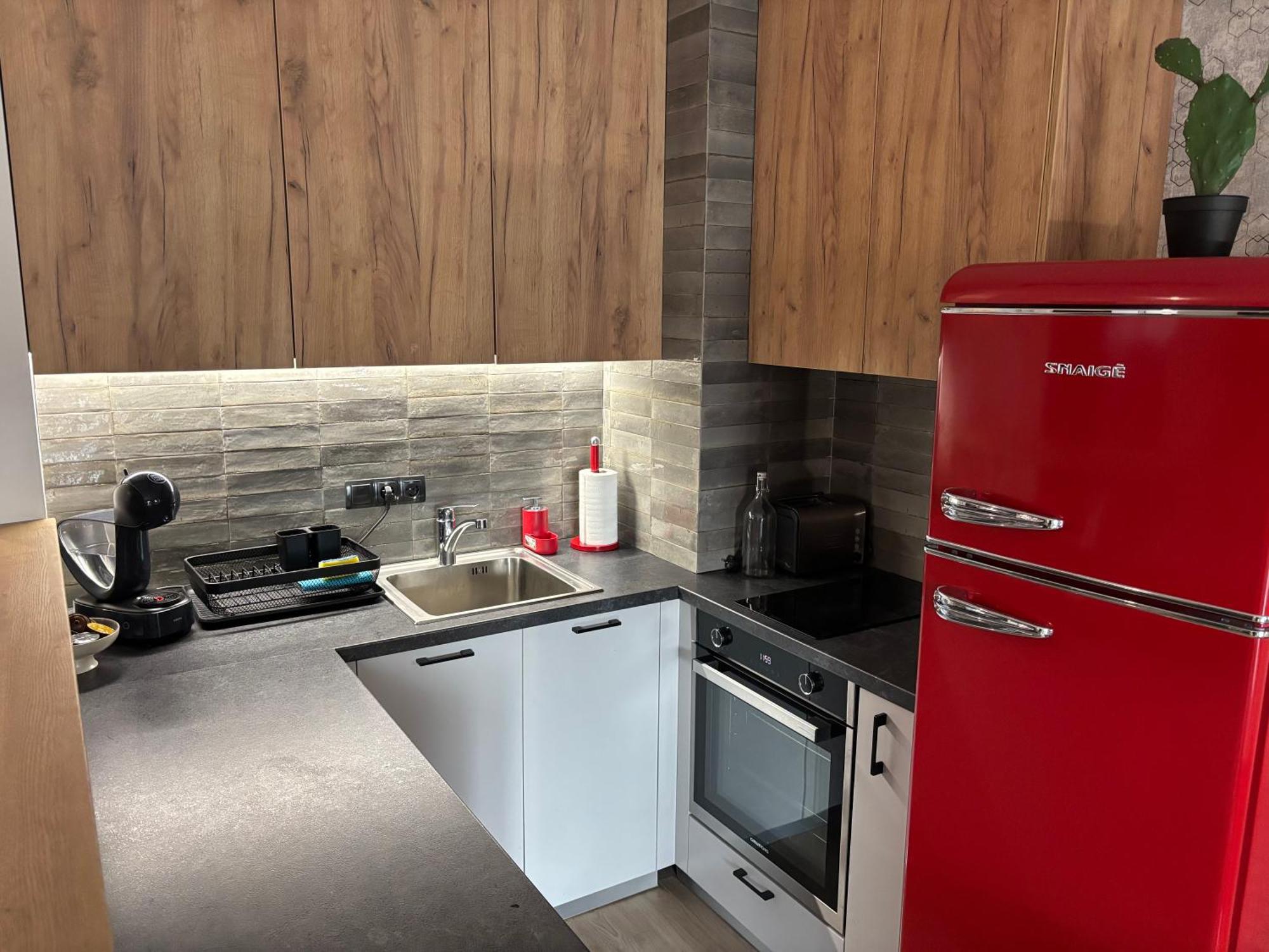 New York: A Spacious Modern With Parking Appartement *