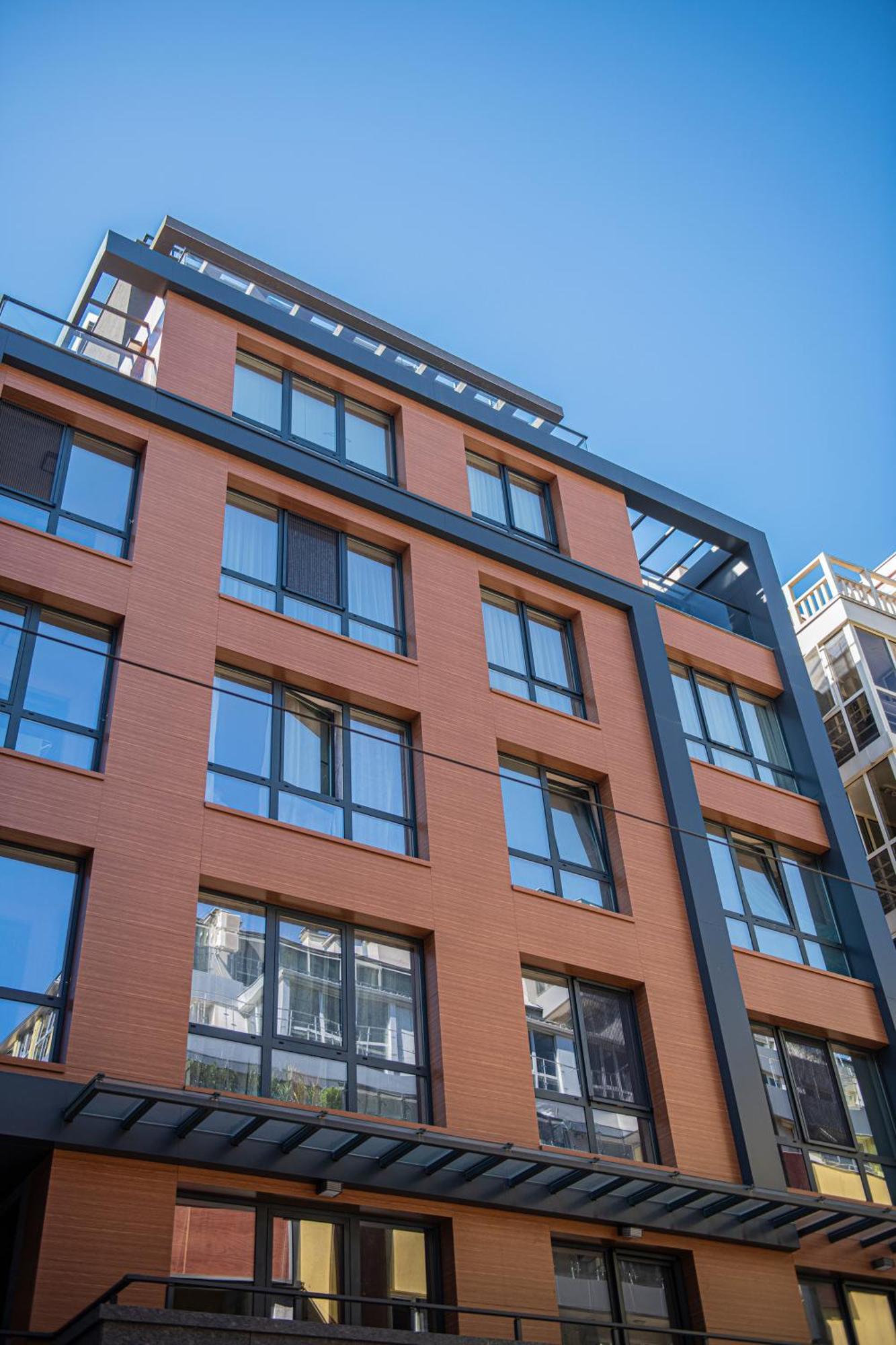 New York: A Spacious Modern With Parking Appartement Sofia