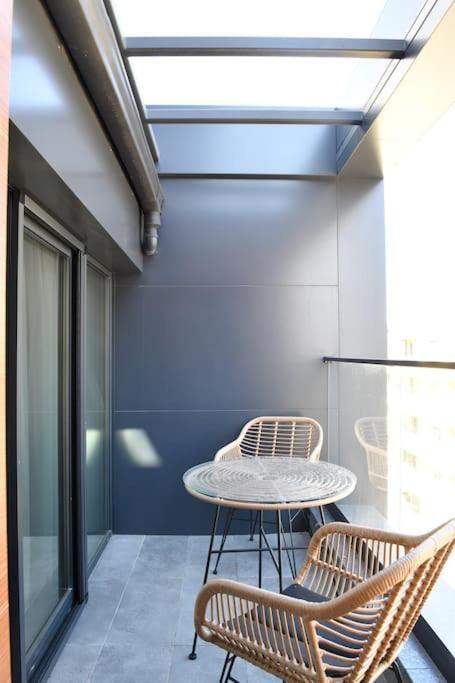 New York: A Spacious Modern With Parking Appartamento