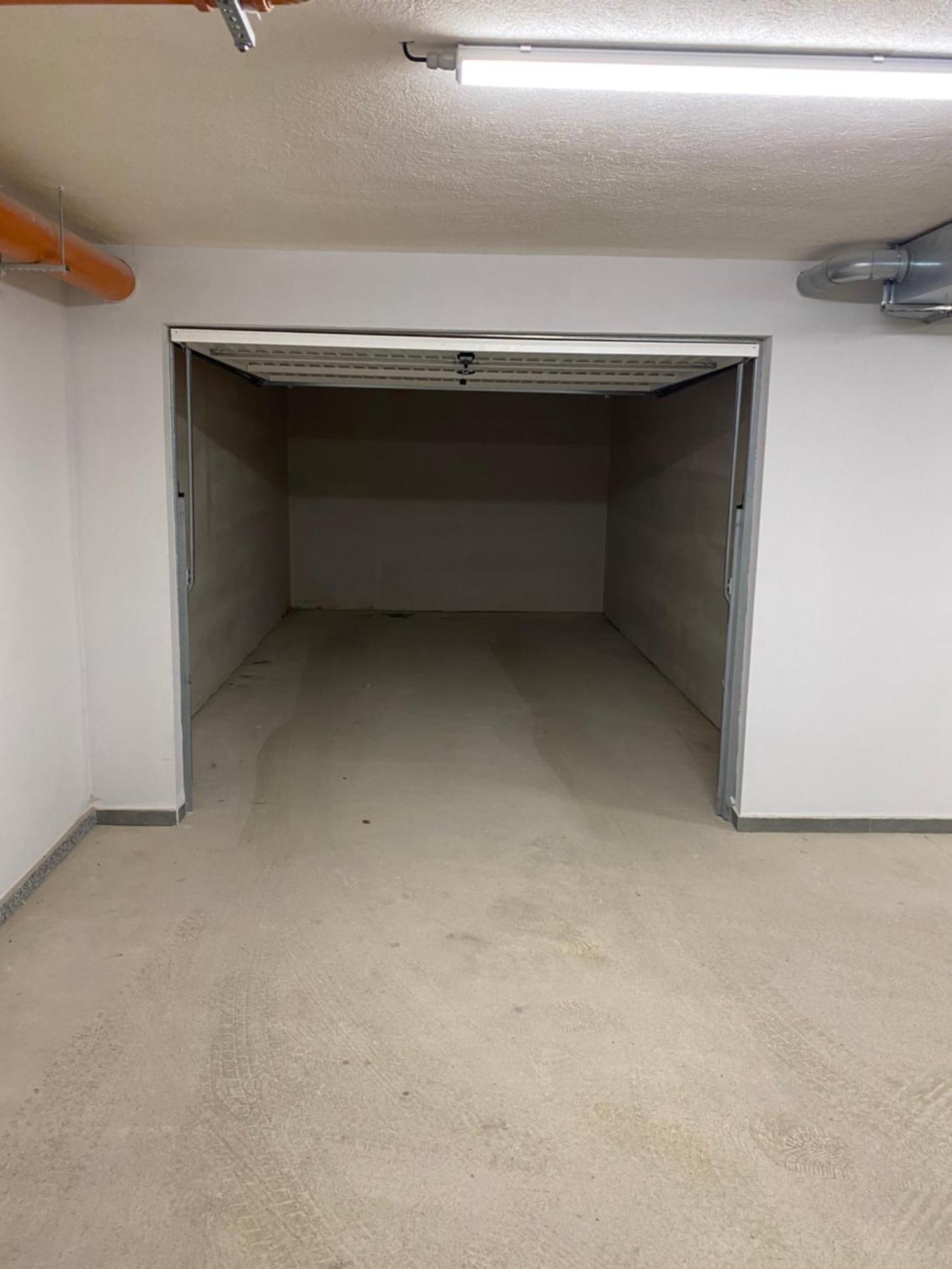 New York: A Spacious Modern With Parking *